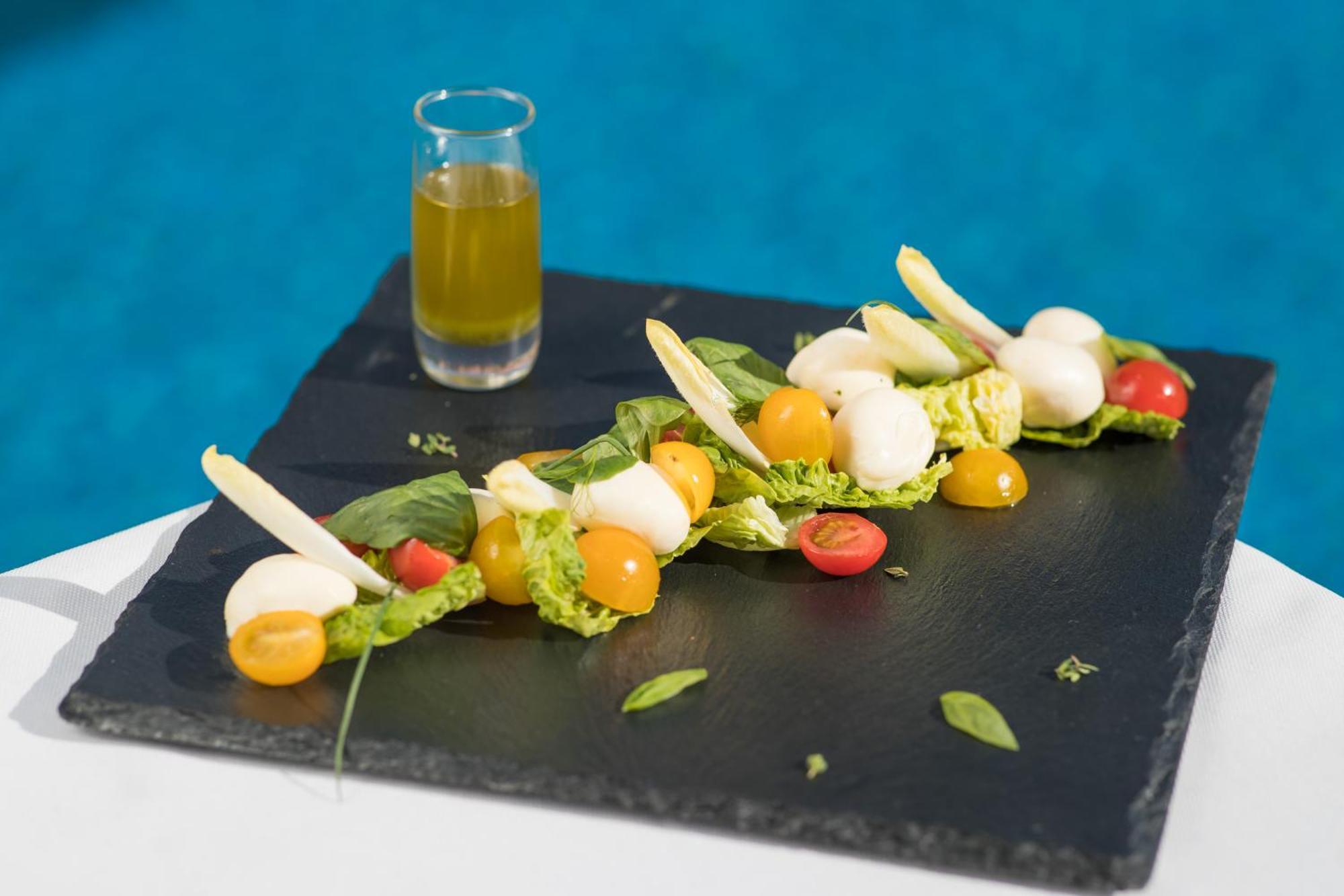 Grand Mogador Agdal & Spa Marraquexe Exterior foto A salad with mozzarella
